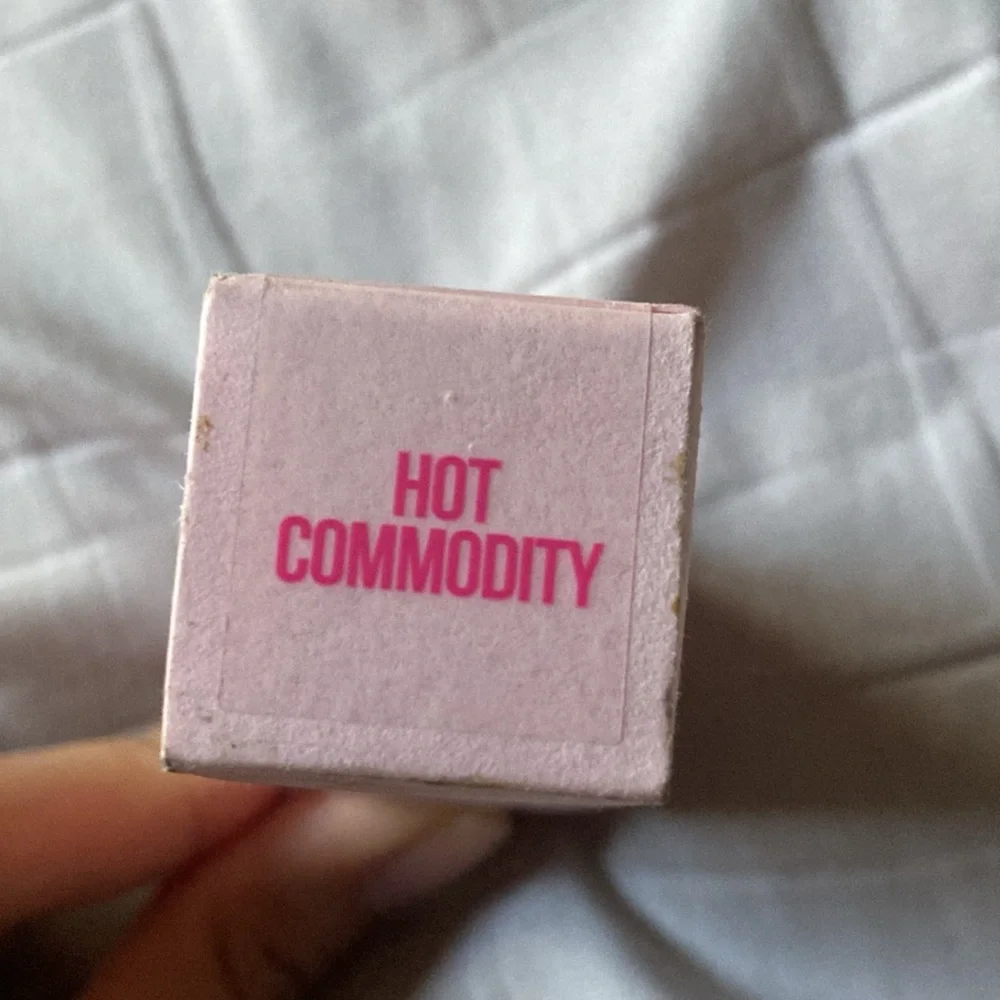 JEFFREE STAR Velvet Trap Lipstick - HOT COMMODITY